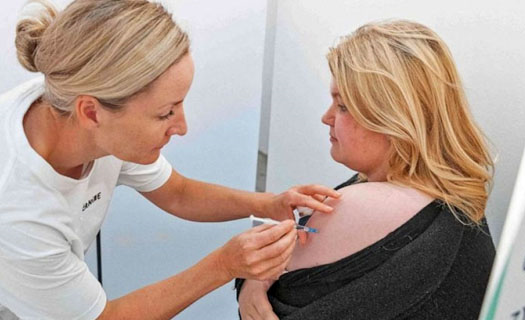 Quốc gia đầu tiên dừng chiến dịch tiêm vaccine ngừa Covid-19